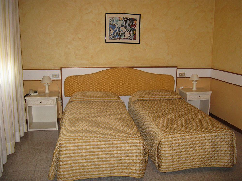 Hotel Faro Montichiari Exterior foto